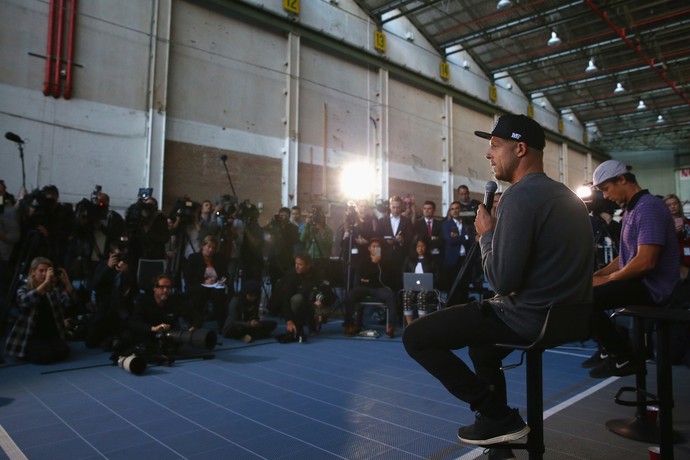 Mick Fanning e Julian Wilson em entrevista coletiva em Sidney, Austrália (Foto: Getty Images)