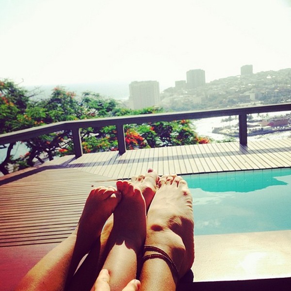 Grazi e Sofia tomam sol (Foto: Reprodução/Instagram)