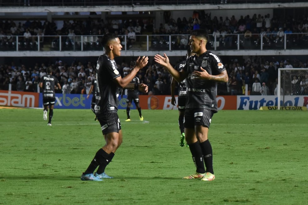 Ângelo e Marcos Leonardo em Santos x Juventude — Foto: Ivan Storti
