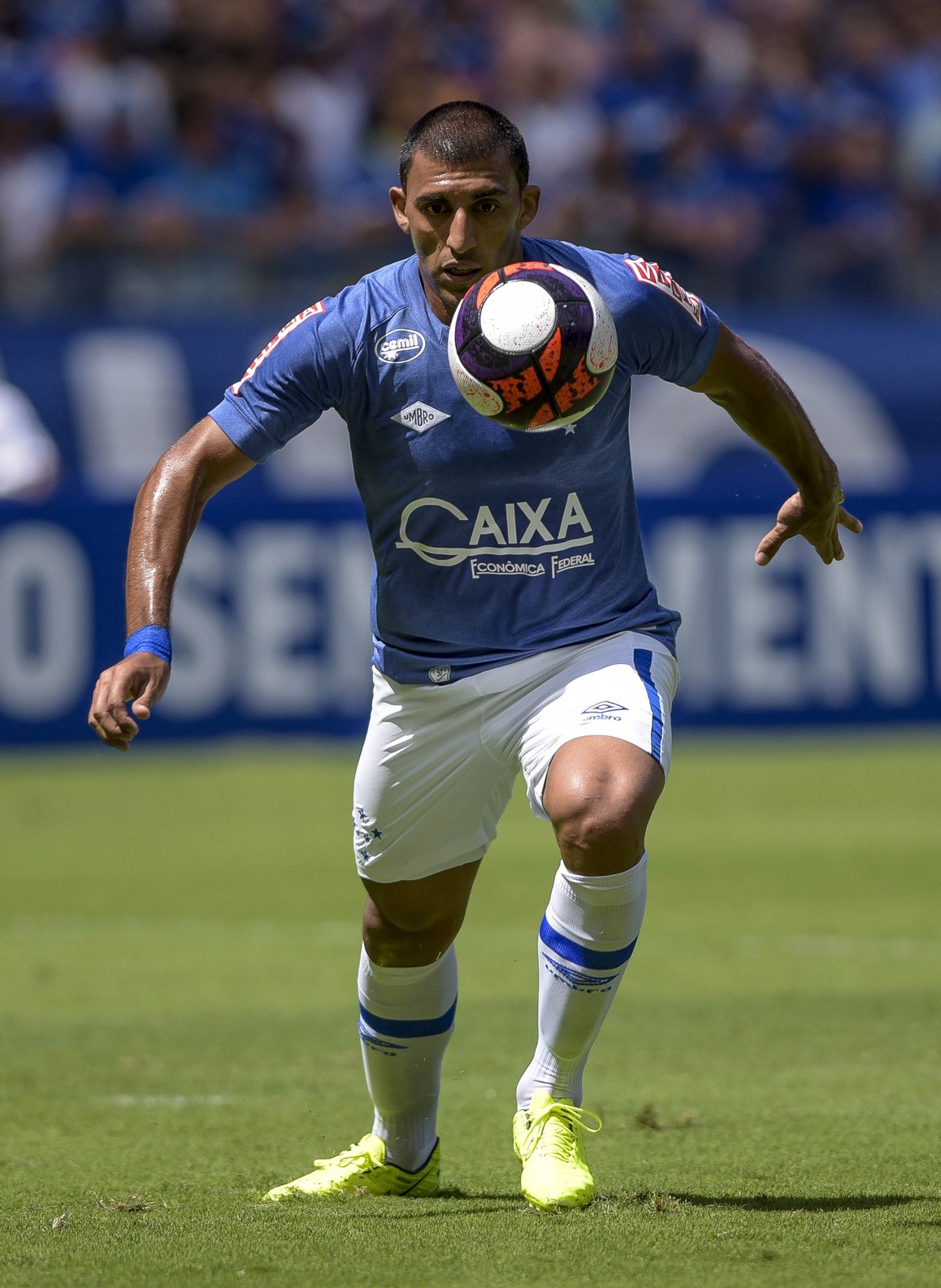 Contratado a peso de ouro, Ábila completa 50 jogos pelo Cruzeiro, neste domingo