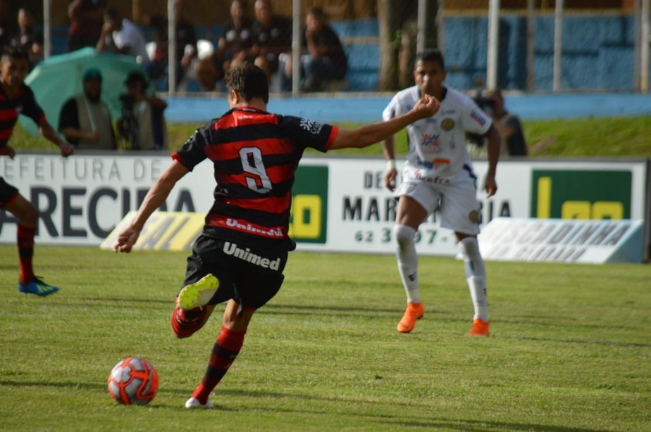 Mike estreia com belo gol, ganha elogios do técnico e ...