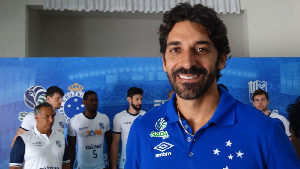 Dos livros à 8ª final seguida de Superliga: Filipe aproveita portas abertas com o vôlei