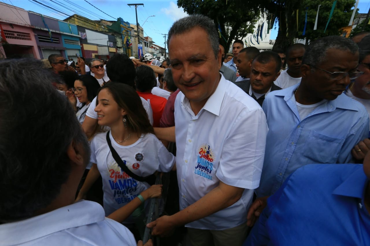 Por causa de evento com Lula, governador Rui Costa deixa de fazer trecho oficial do desfile cívico do 2 de Julho