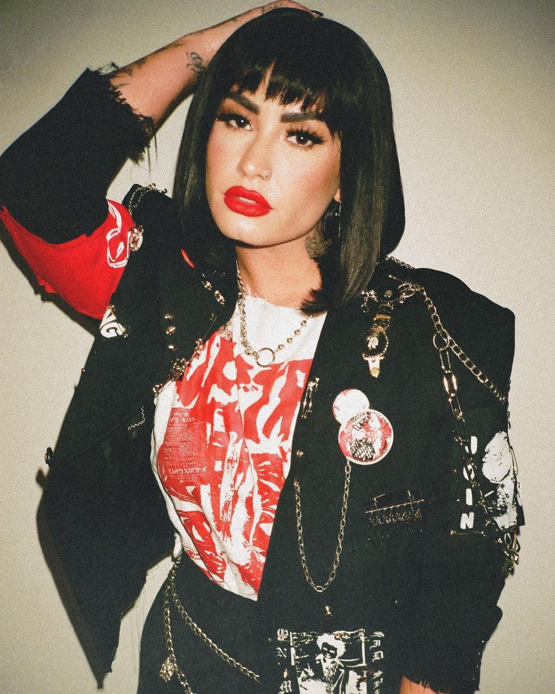 Demi Lovato explicou motivos que a levaram a adotar pronomes femininos novamente (Foto: Reprodução/Instagram)