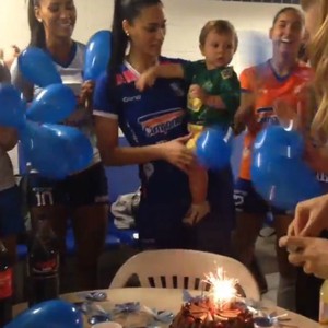 Arthur, filho de Jaqueline e Murilo, recebe festinha de aniversário na sede do Minas (Foto: Reprodução / Instagram)