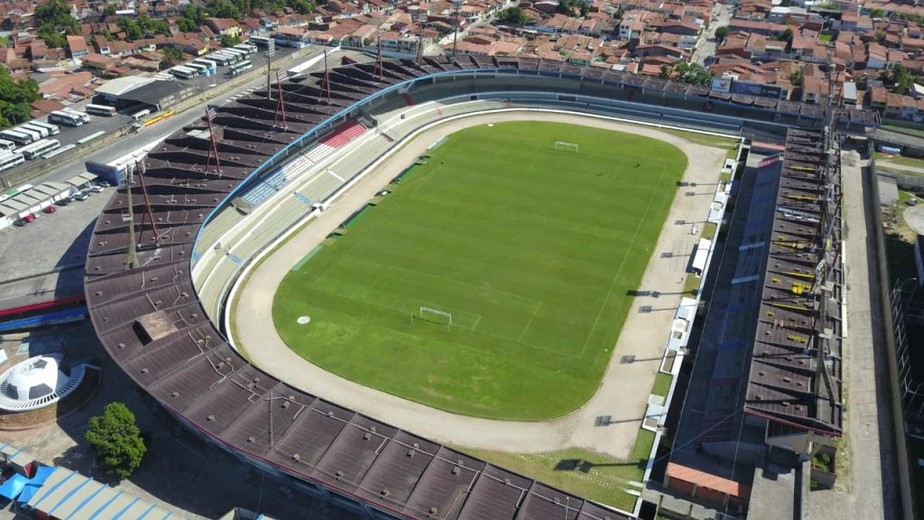 Estádio Rei Pelé é o único com homenagem ao tricampeão mundial