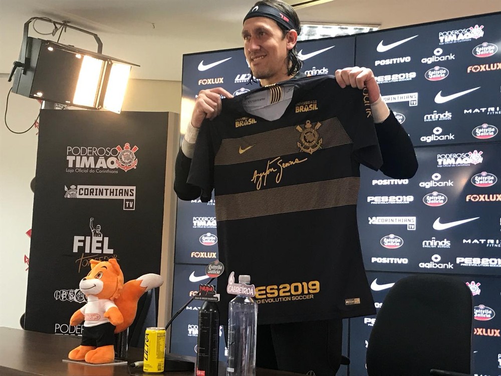 Cássio elogia Jair, admite limitações do Corinthians, mas pondera: 