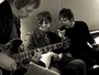 Após traumatismo craniano, músico do Beady Eye quebra perna, diz jornal Após traumatismo craniano, músico do Beady Eye quebra perna, diz jornal