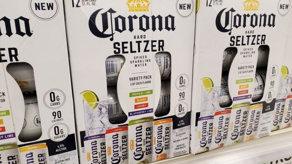 A Corona, fabricante mexicana de cerveja, está investindo no produto nos Estados Unidos — Foto: Getty Images via BBC