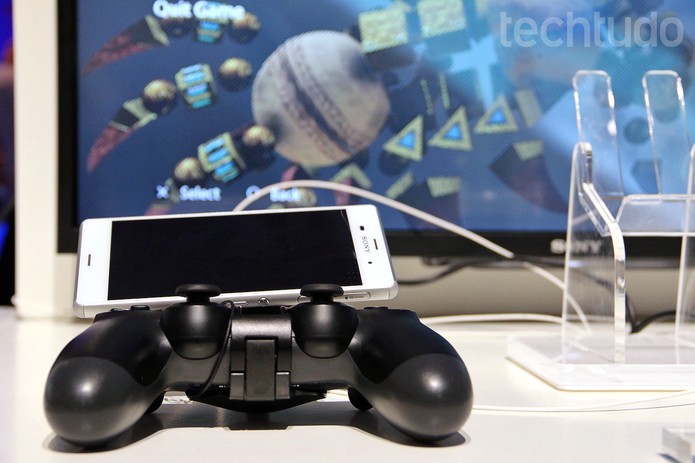 Z3, o novo top da Sony, 'fala' com o PlayStation (Foto: Fabrício Vitorino/TechTudo) Z3, o novo top da Sony, 'fala' com o PlayStation (Foto: Fabrício Vitorino/TechTudo)
