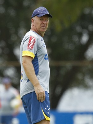 Lesão de Robinho e desgaste: Mano quebra a cabeça para armar o Cruzeiro