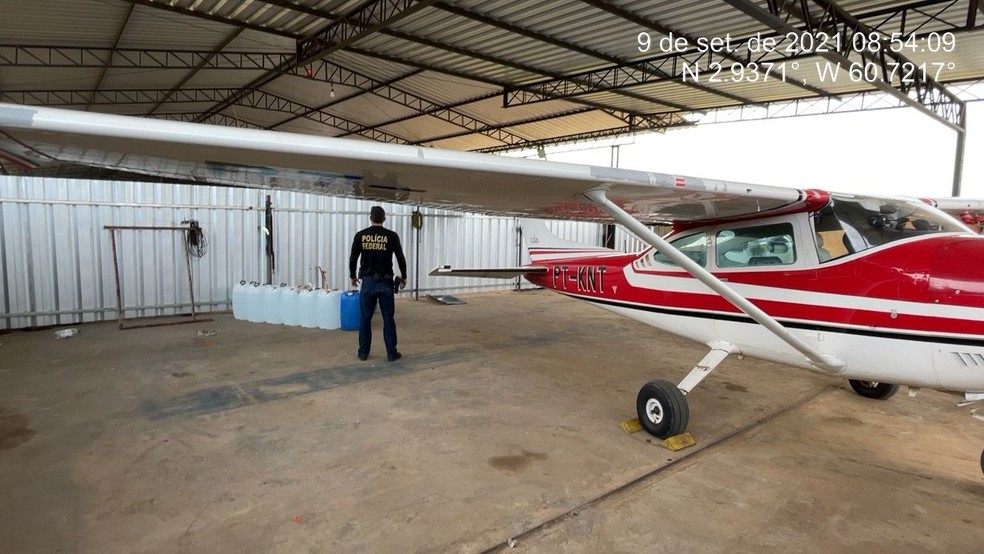 Aeronave usada por garimpeiros apreendida durante a operação — Foto: MJ/Divulgação