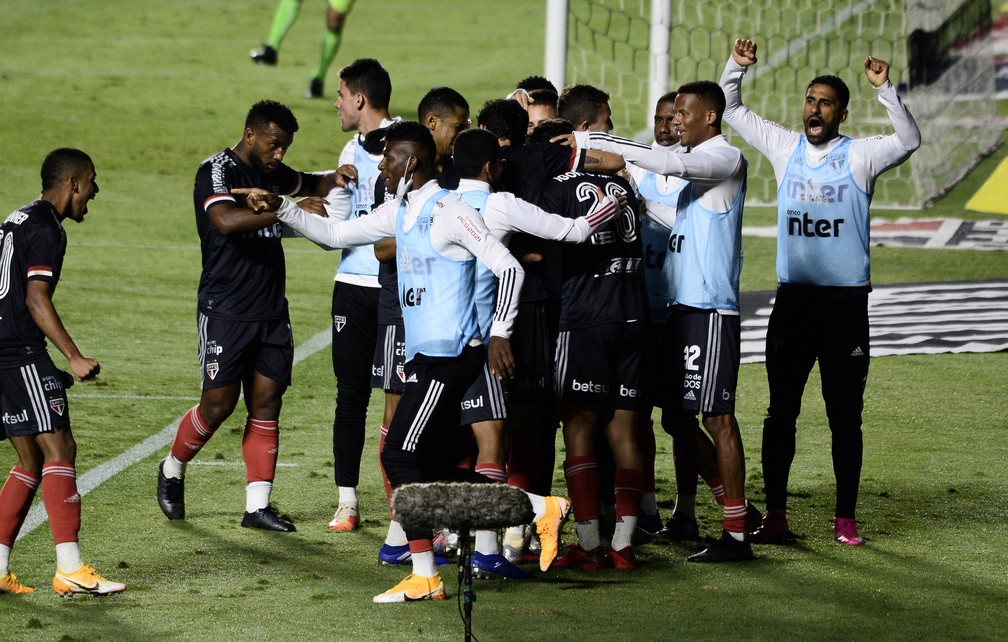 São Paulo Goiás gol Igor Gomes comemoração — Foto: Marcos Ribolli