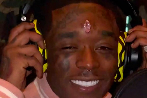 O rapper Lil Uzi Vert com o diamante implantado em sua testa (Foto: Instagram)