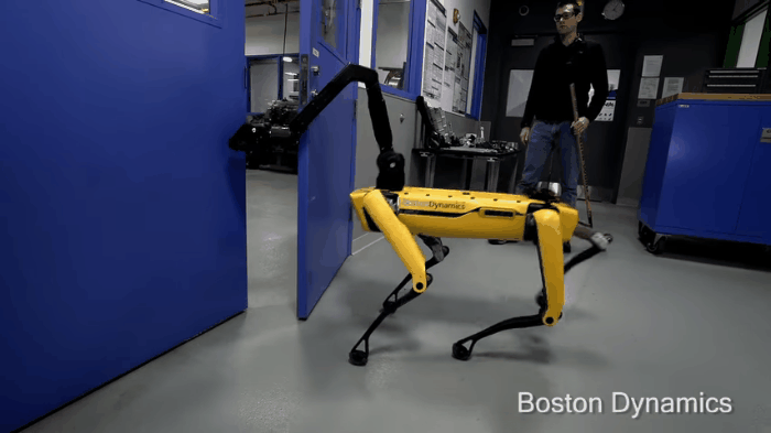SpotMini e a porta (Foto: Boston Dynamics)