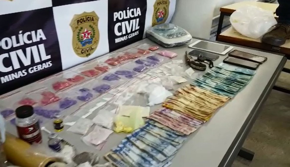 Polícia aprendeu drogas em casa de engenheiro em Poços de Caldas (MG) — Foto: Polícia Civil