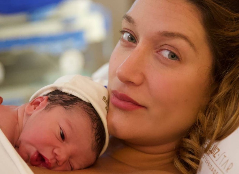 Gabriela Pugliesi dá à luz seu primeiro filho, Lion