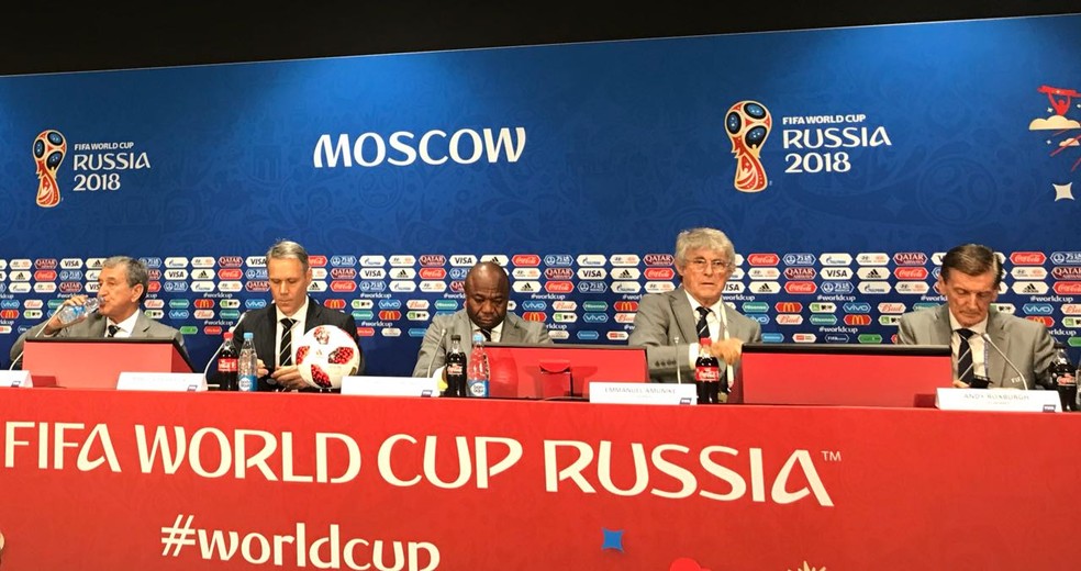 Parreira concedeu coletiva ao lado de Van Basten, Amunike e Andy Roxburgh, membros do grupo de estudos técnicos da Fifa (Foto: Martín Fernandez)