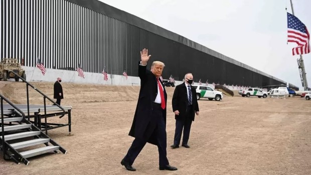 Trump afirmou que seu muro na fronteira seria "instraponível" (Foto: GETTY IMAGES via BBC)