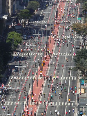 Avenida Paulista foi fechada para os carros neste domingo para inauguração de ciclovia (Foto: Márcio Fernandes/Estadão Conteúdo)