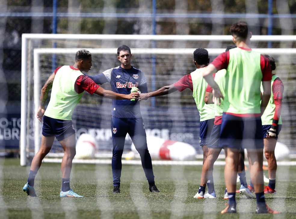 Maurício Barbieri em treino do Bragantino — Foto: Ari Ferreira/Red Bull Bragantino