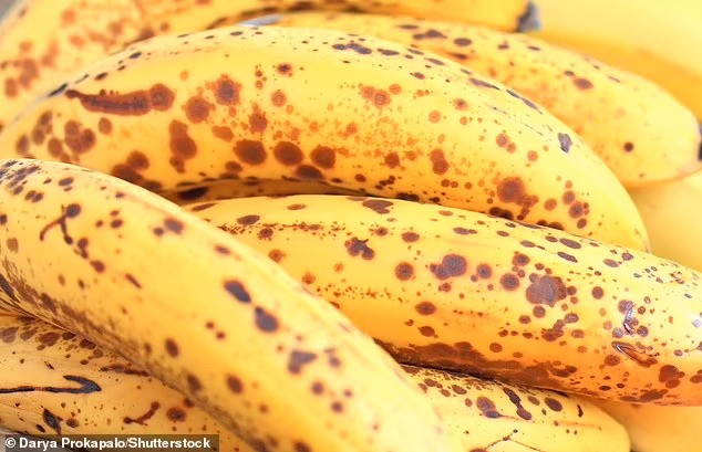 À medida que a banana fica mais marrom, o amido da fruta é convertido em açúcares, tornando o alimento mais doce (Foto: Divulgação/Florida State University/Oliver Steinbock)