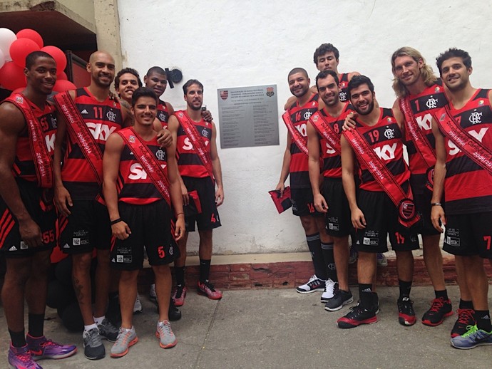 Campeões do mundo participam de reinauguração de ginásio do Flamengo