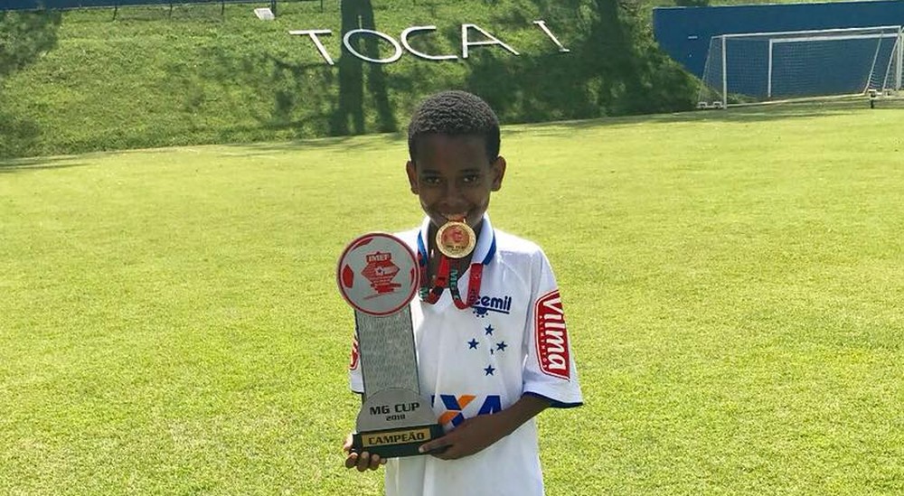 Garoto de 10 anos repete feito de Neymar, e Cruzeiro traça plano para manter joia