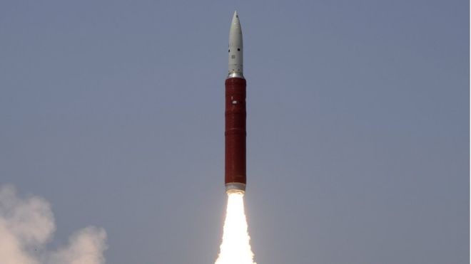 A Índia foi o quarto país a realizar teste com destruição de satélite e causou preocupação. Na imagem, o míssil usado no procedimento (Foto: EPA via BBC News Brasil)