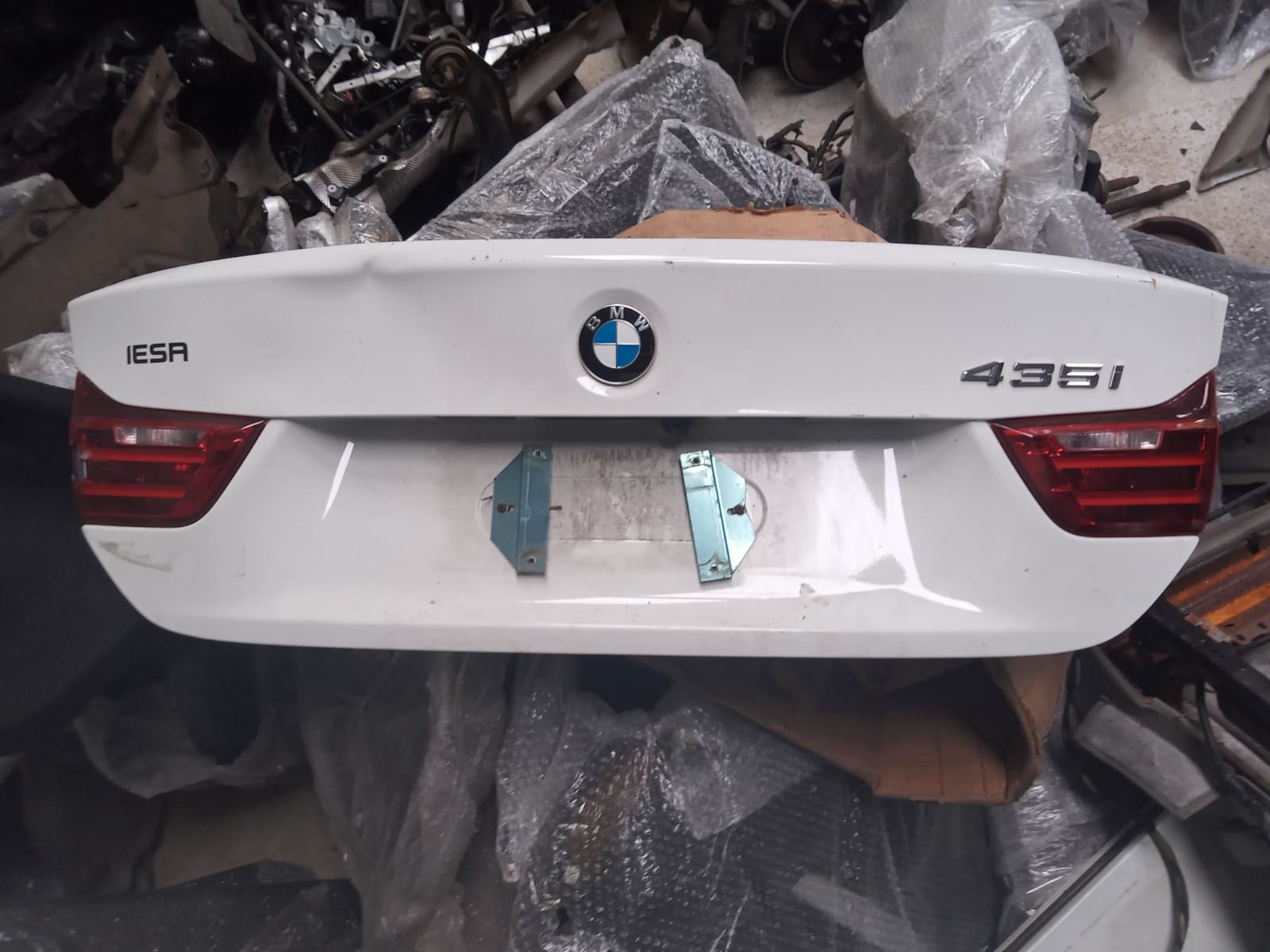 Desmanche irregular com peças de carros de luxo é encontrado na Grande Florianópolis; FOTOS