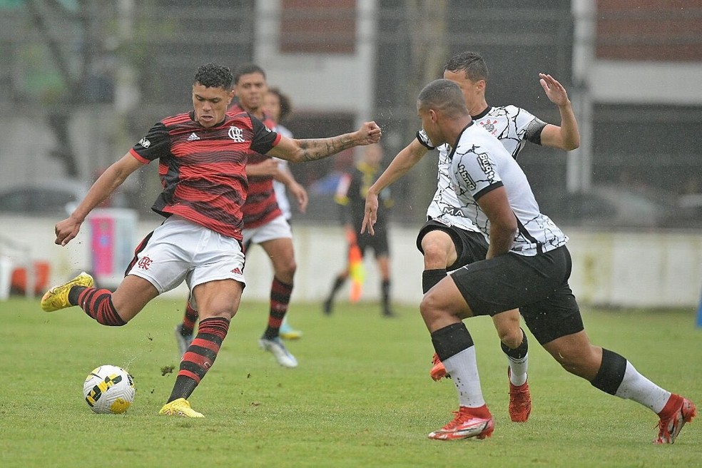 Sub-20: Corinthians faz gol no fim, elimina Flamengo e chega à final do Brasileiro