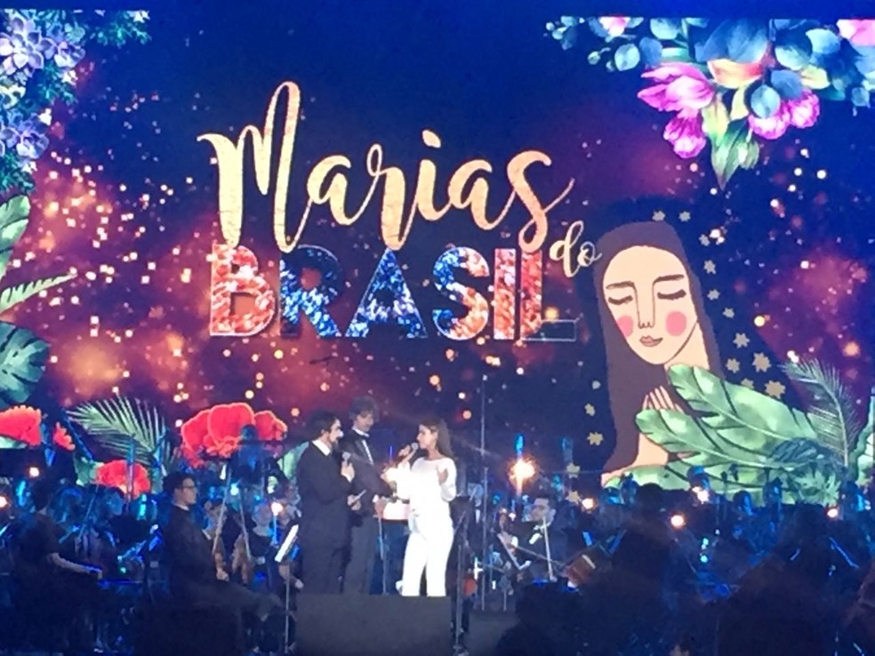 Paula Fernandes se disse emocionada em cantar para Nossa Senhora (Foto: Camilla Motta/G1)