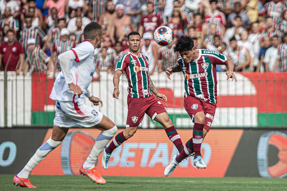 Germán Cano cabeceia no lance do primeiro gol do Fluminense sobre o Resende