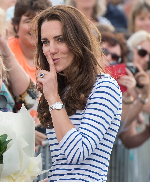 Kate Middleton com a blusa Ralph Lauren (Foto: Getty Images)