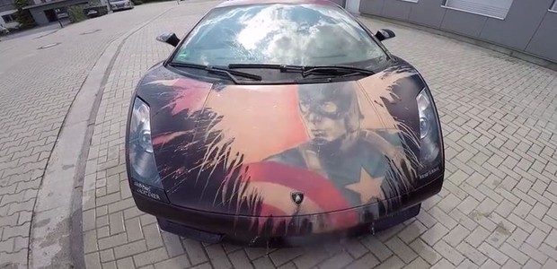 Lamborghini revela pintura de Capitão América com mudança de temperatura (Foto: Reprodução)