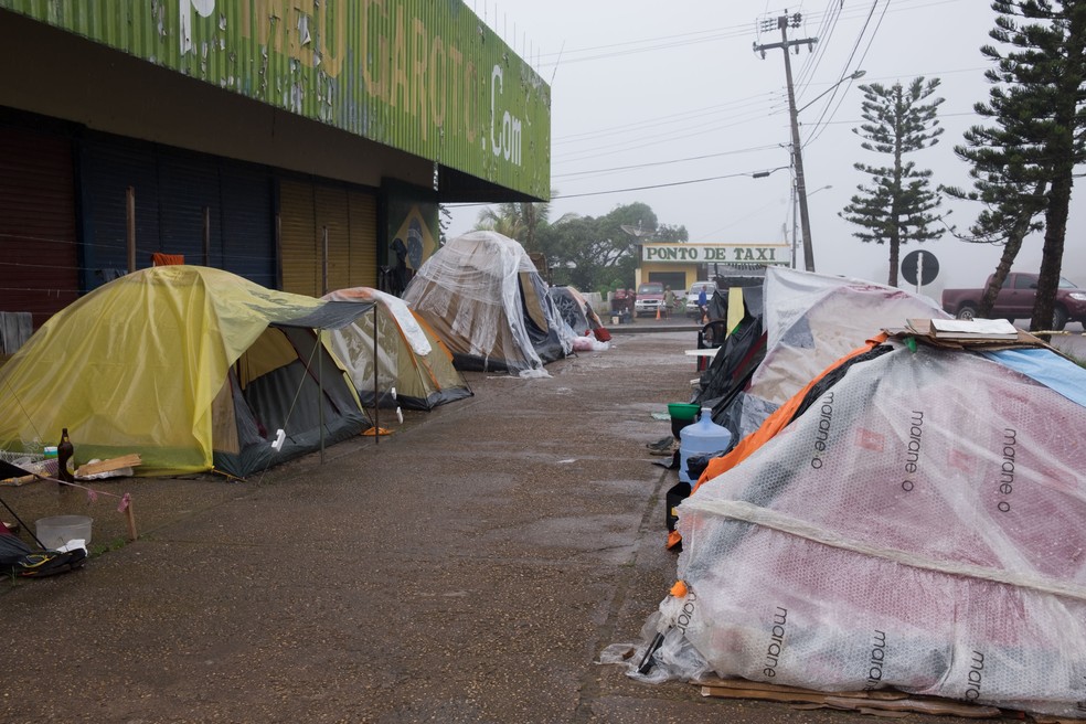 Um dos acampamentos destruído ficava às margens da BR-174 (Foto: Inaê Brandão/G1 RR/Arquivo )