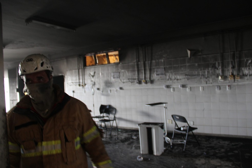 Ala Covid do Nestor Piva, em Aracaju, destruída após incêndio — Foto: Divulgação/Corpo de Bombeiros/SE