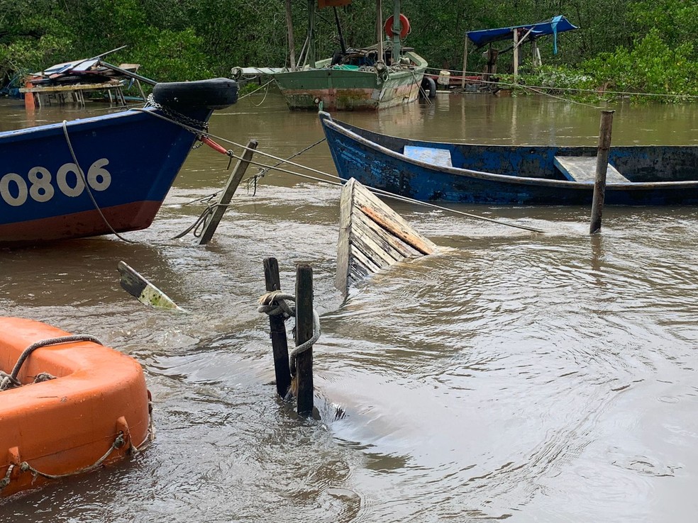 Guarujá, no litoral de São Paulo, registrou volume de chuva de aproximadamente 400 milímetros em menos de 24h — Foto: Addriana Cutino/g1 