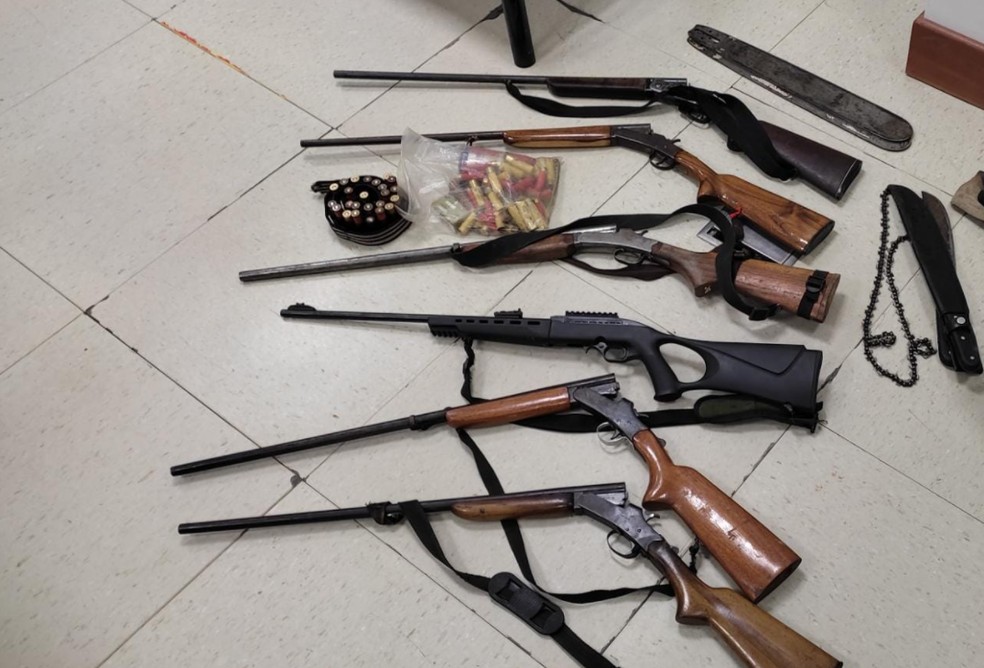 Seis armas foram apreendidas durante ação — Foto: Arquivo/PMAC