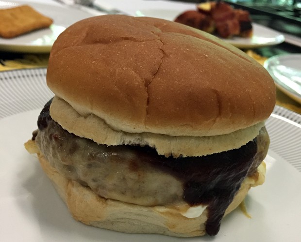 Burger Junino é inspirado em quentão (Foto: Mais Você/Gshow)