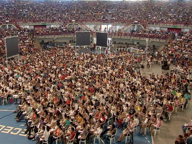 Cerca de 10 mil alunos lotaram o Paulo Sarasate para o programa Academia Enem (Foto: TV Verdes Mares/Reprodução)