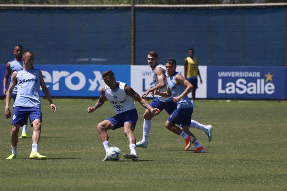 Grêmio inicia preparação para jogo contra o Cruzeiro; veja provável escalação