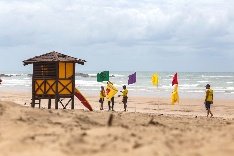Seis pessoas se afogaram em praias de Salvador durante tr&ecirc;s dias de pr&eacute;-carnaval &mdash; Foto: Bruno Concha/Secom