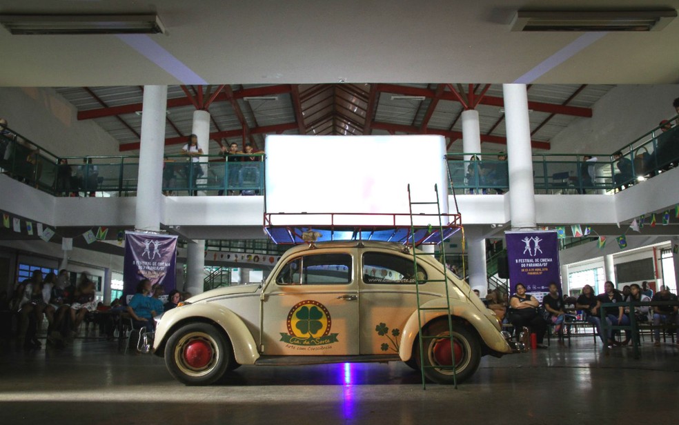 Projeto Cine Fusca faz exibiÃ§Ã£o de filmes selecionados pelo Festival de Cinema do ParanoÃ¡ em escola pÃºblica do DF (Foto: Vladimir Luz/DivulgaÃ§Ã£o)