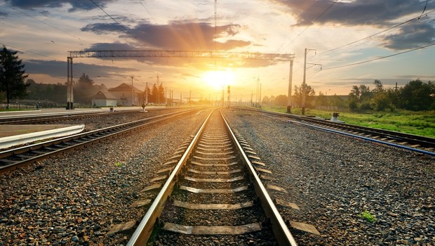 NÃO USAR - PUBLI SIEMENS Ferrovia eletrificada faz crescer a economia ao transportar energia, infraestrutura e dados; ao redor se desenvolvem cidades e empresas (Foto: Fotolia)