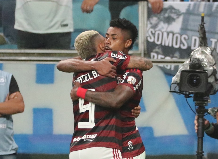 Análise: Flamengo se impõe na Arena, coloca o Grêmio na roda e dá passo rumo ao sonho da final