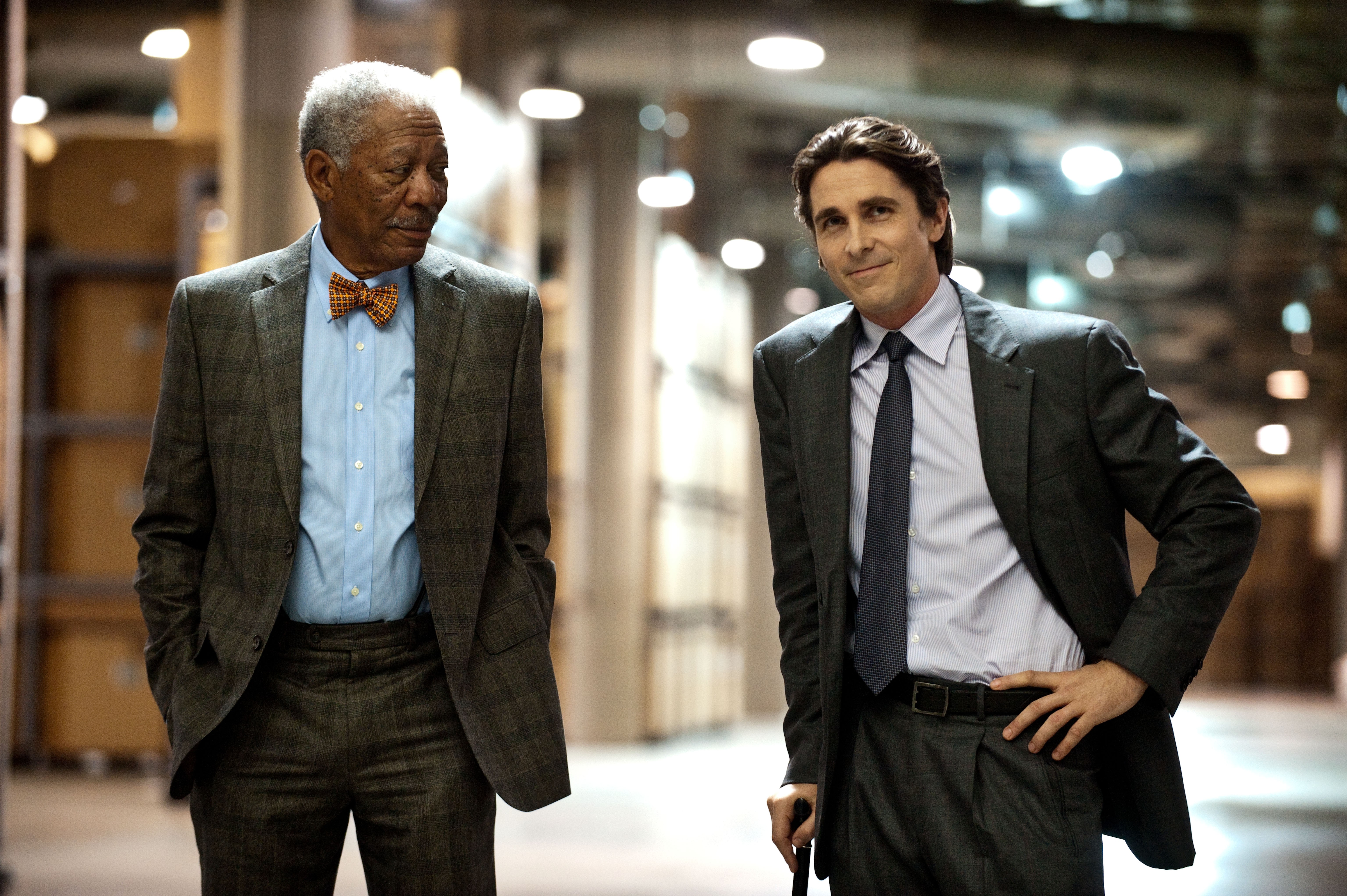 Lucius Fox (Morgan Freeman) e Bruce Wayne (Christian Bale) em Batman Begins (Foto: divulgação)