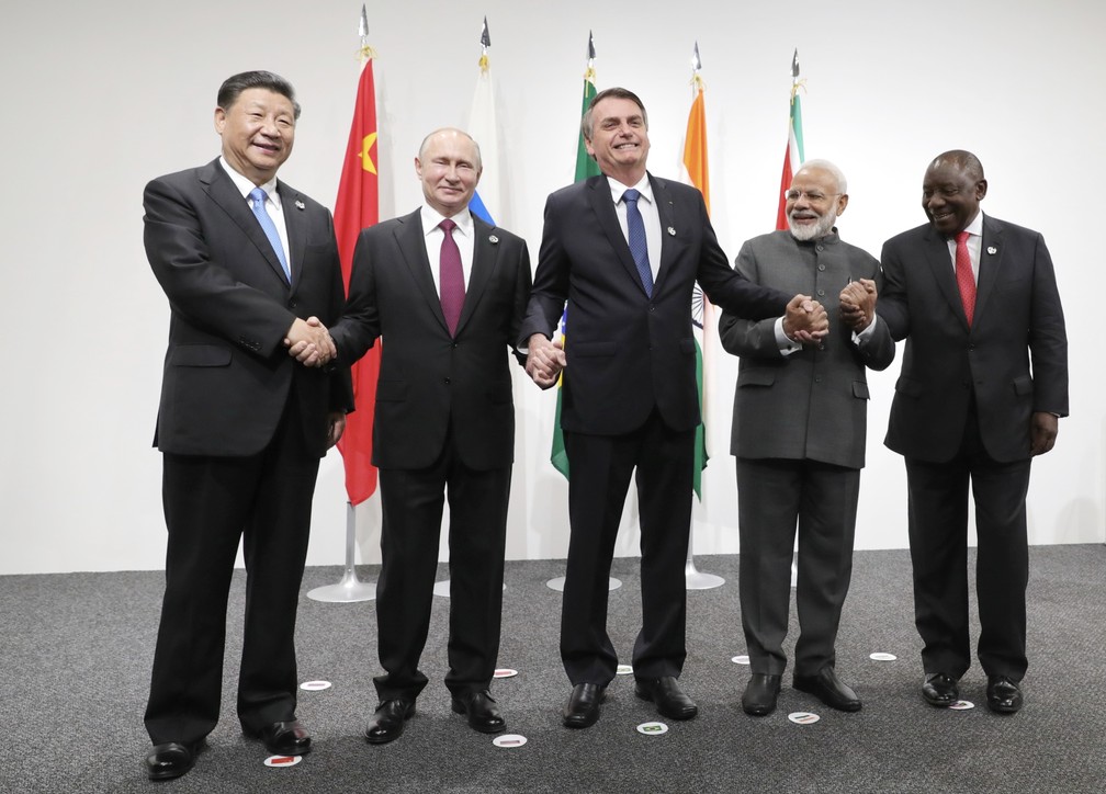 Líderes de China, Rússia, Brasil, Índia e África do Sul divulgaram, nesta sexta-feira (28), nota conjunta na qual se comprometem com os objetivos do Acordo de Paris, durante reunião do G20 no Japão. — Foto: Mikhail Klimentyev/AP