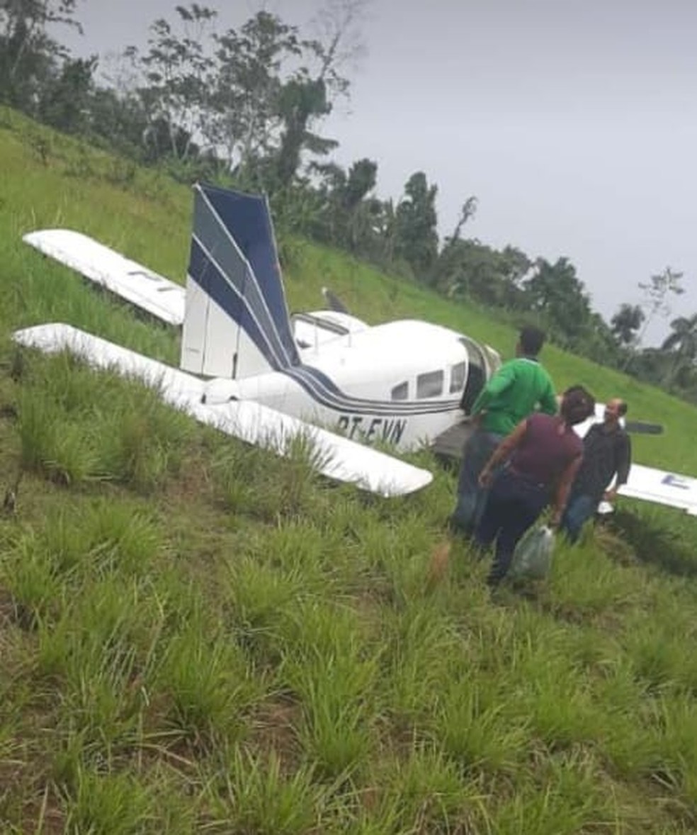 Avião apresentou problemas técnico no momento da aterrissagem — Foto: Reprodução/WhatsApp