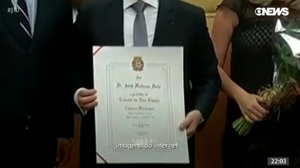 Honraria da Câmara Municipal de São Paulo entregue ao médico nutrólogo Abib Maldaun Neto, em 2016. — Foto: Reprodução/GloboNews 